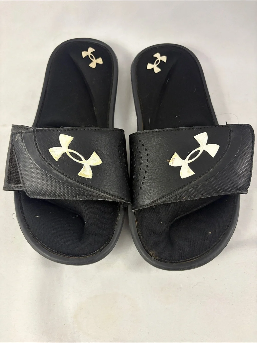 Under Armour Slides Boys Sz 4Y 4D‎ Foam Black White Sandals